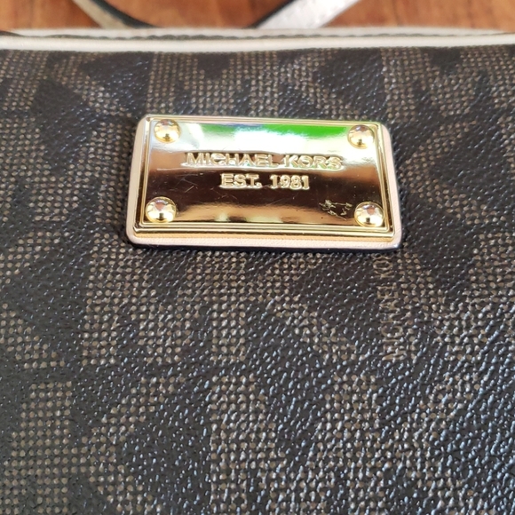 Michael Kors Crossbody - Picture 2 of 8